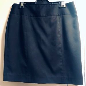 Anne Klein Size 12 Classic Black Short Straight Skirt